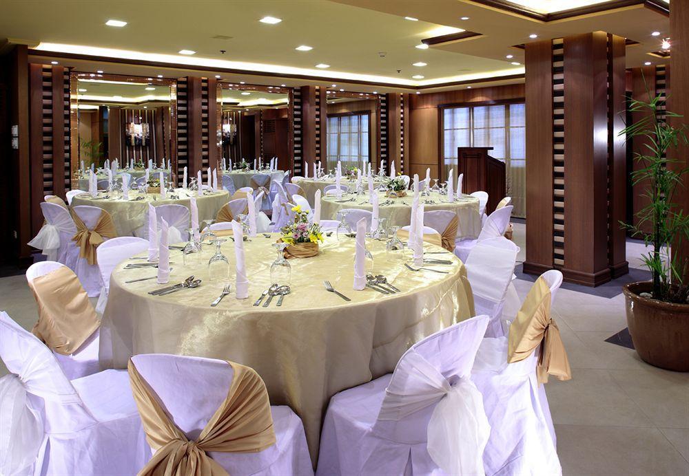Herald Suites Solana Makati City Екстериор снимка