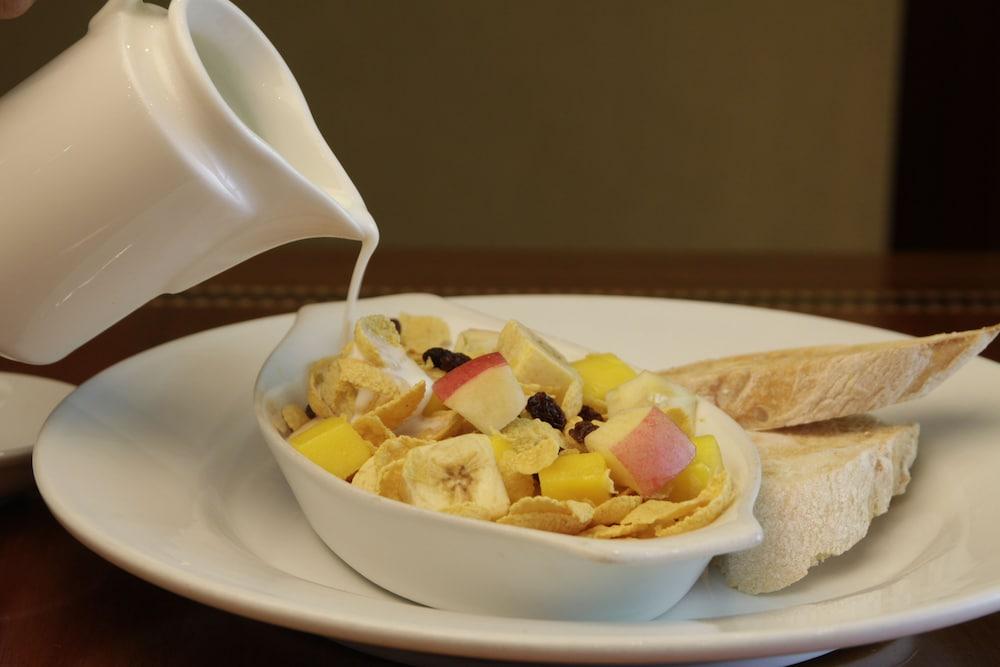 Herald Suites Solana Makati City Екстериор снимка