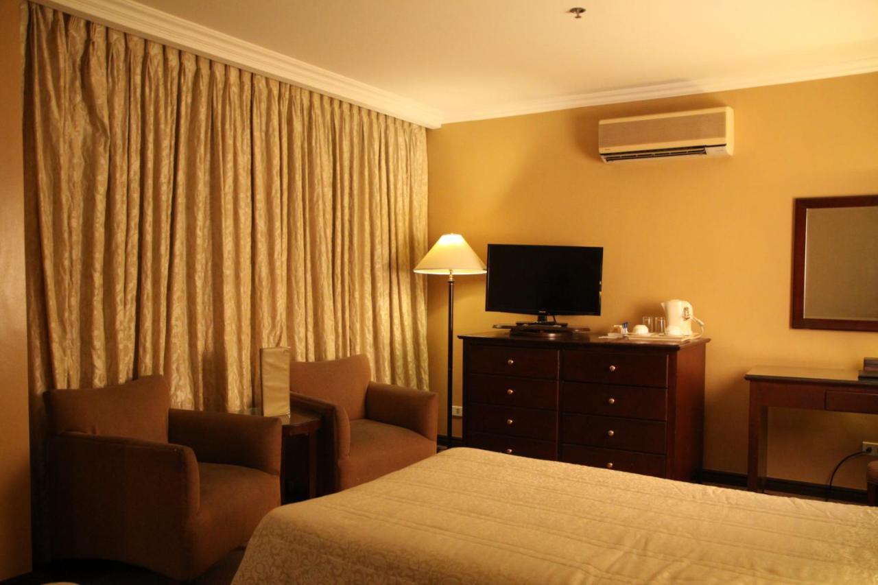 Herald Suites Solana Makati City Екстериор снимка