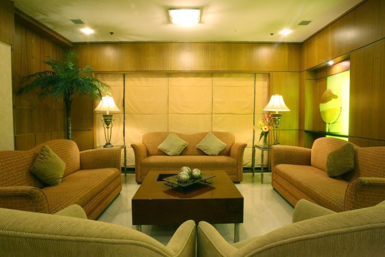 Herald Suites Solana Makati City Екстериор снимка