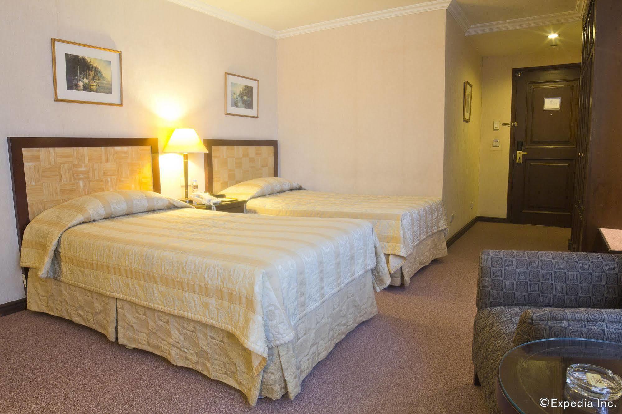 Herald Suites Solana Makati City Екстериор снимка