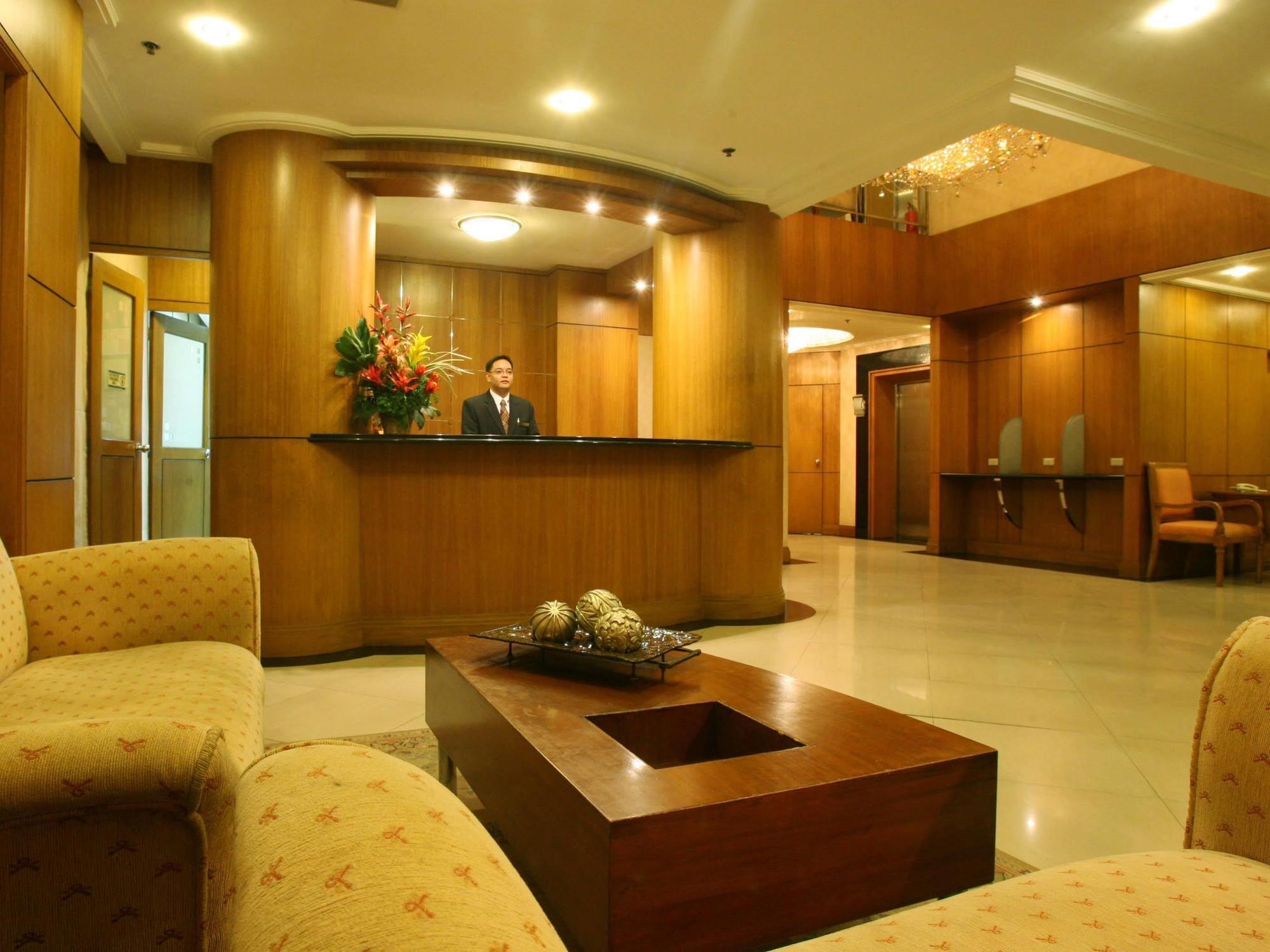 Herald Suites Solana Makati City Екстериор снимка