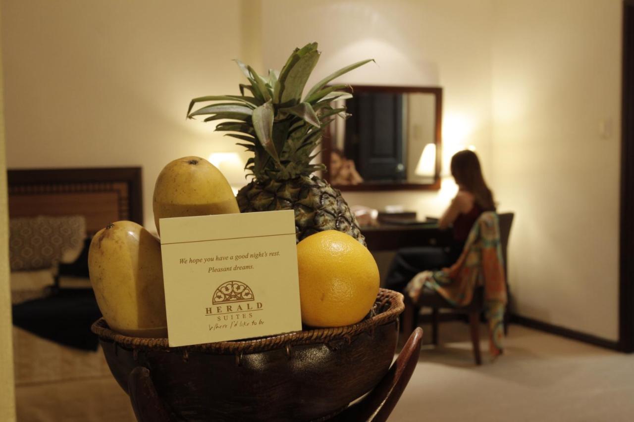 Herald Suites Solana Makati City Екстериор снимка